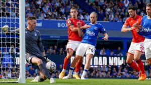 Cả Nottingham Forest và Everton đều có được đội hình mạnh