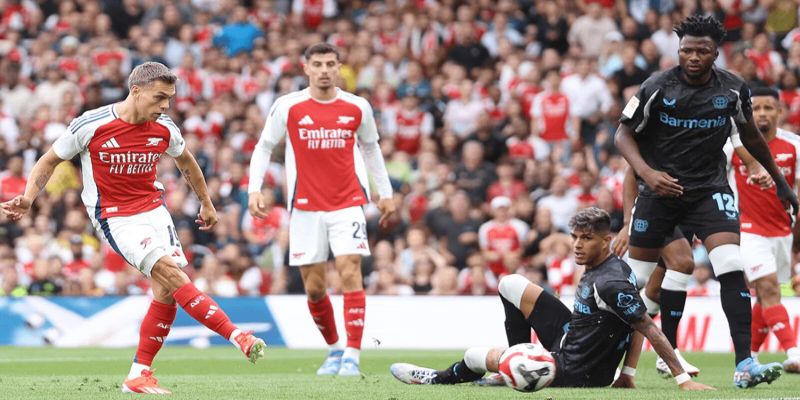 Đội hình ra sân cho thấy hai bên chơi tới bến