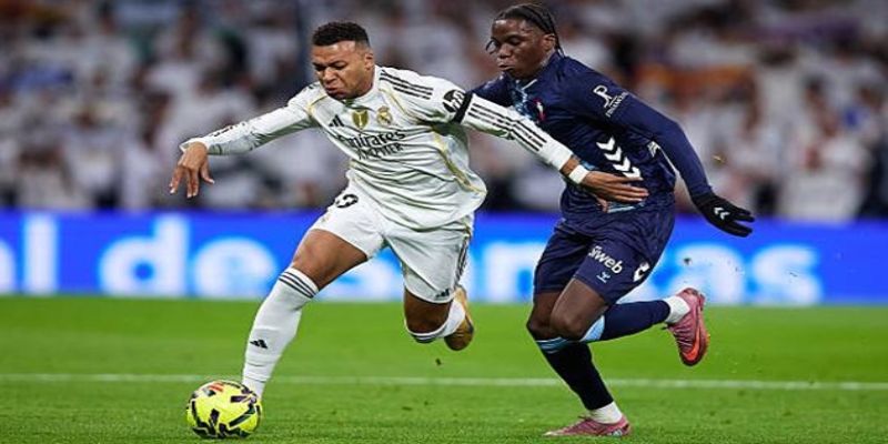 Cách sắp xếp đội hình cho thấy cả hai đều không muốn chia điểm